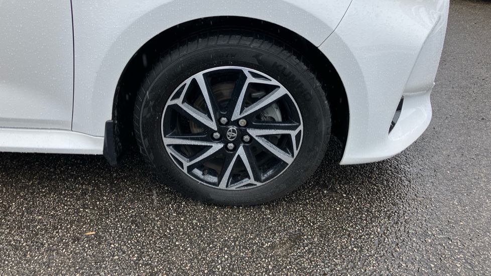 Toyota Yaris 1.5 Hybrid Design 5dr CVT Hybrid Hatchback - Image 54