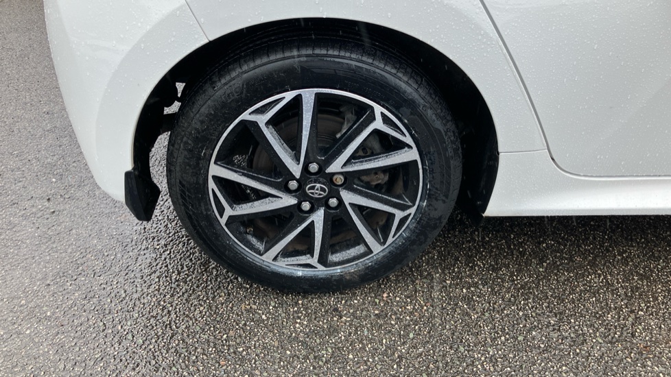 Toyota Yaris 1.5 Hybrid Design 5dr CVT Hybrid Hatchback - Image 55