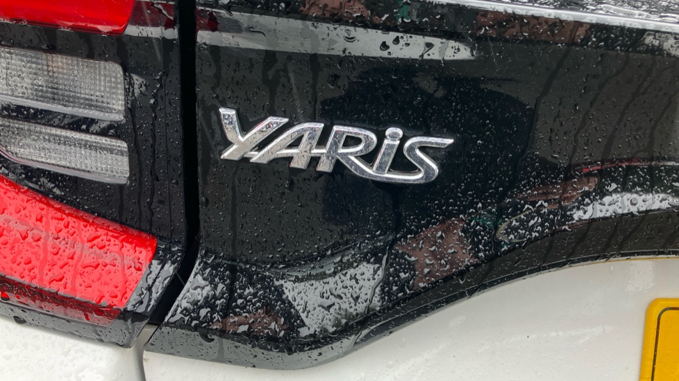 Toyota Yaris 1.5 Hybrid Design 5dr CVT Hybrid Hatchback - Image 57