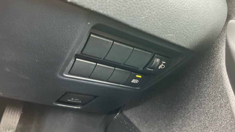 Toyota Yaris 1.5 Hybrid Design 5dr CVT Hybrid Hatchback - Image 60