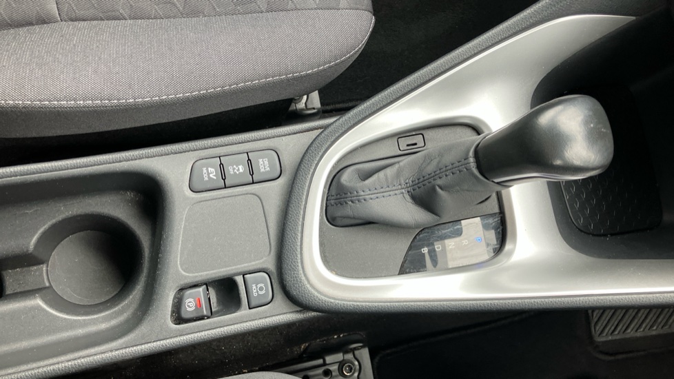 Toyota Yaris 1.5 Hybrid Design 5dr CVT Hybrid Hatchback - Image 61