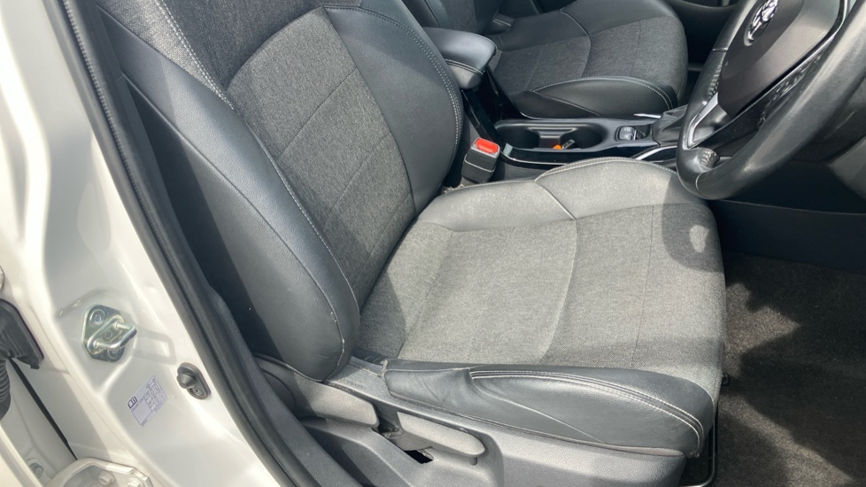 Toyota Corolla 1.8 VVT-i Hybrid Design 5dr CVT Hybrid Hatchback - Image 17