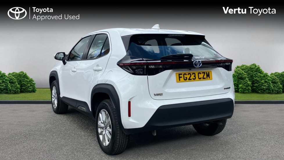 Toyota Yaris Cross 1.5 Hybrid Icon 5dr CVT Hybrid Estate - Image 4