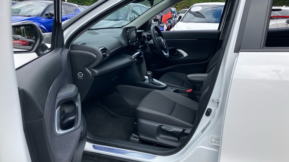 Toyota Yaris Cross 1.5 Hybrid Icon 5dr CVT Hybrid Estate - Image 5