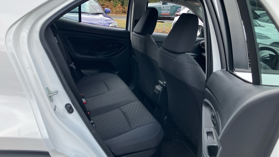 Toyota Yaris Cross 1.5 Hybrid Icon 5dr CVT Hybrid Estate - Image 8