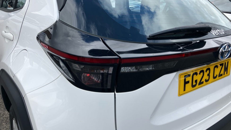 Toyota Yaris Cross 1.5 Hybrid Icon 5dr CVT Hybrid Estate - Image 21
