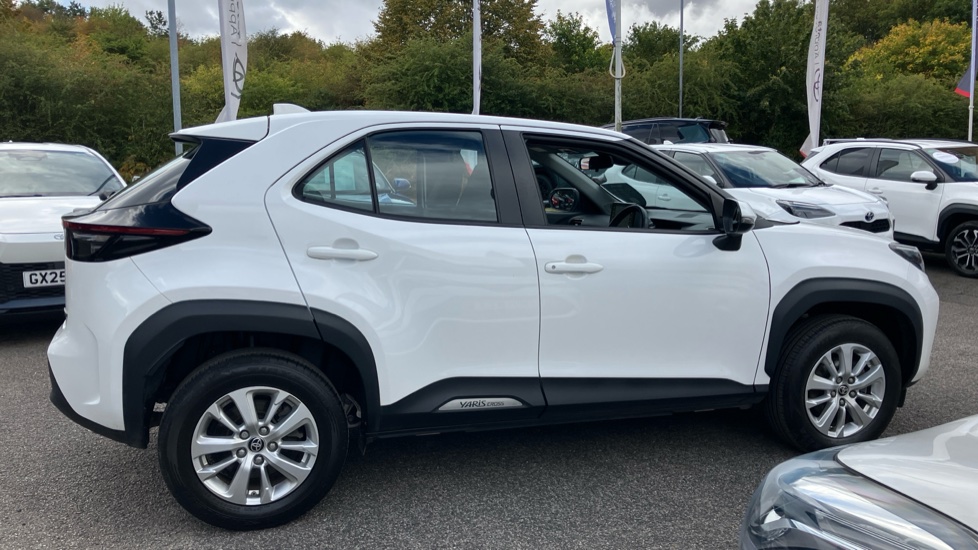 Toyota Yaris Cross 1.5 Hybrid Icon 5dr CVT Hybrid Estate - Image 23
