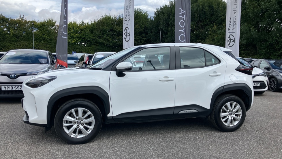 Toyota Yaris Cross 1.5 Hybrid Icon 5dr CVT Hybrid Estate - Image 24