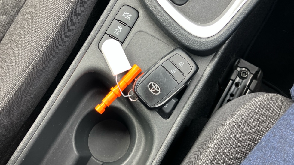 Toyota Yaris Cross 1.5 Hybrid Icon 5dr CVT Hybrid Estate - Image 28