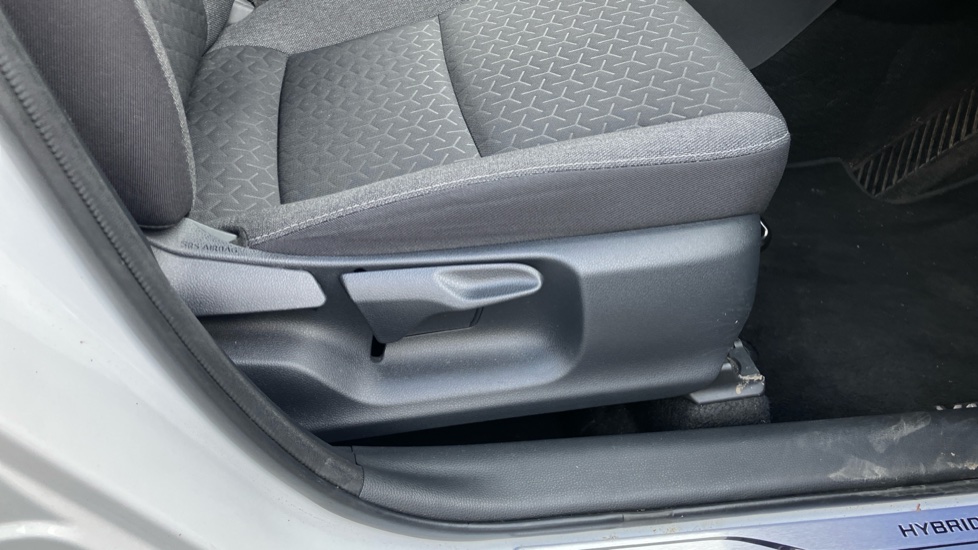 Toyota Yaris Cross 1.5 Hybrid Icon 5dr CVT Hybrid Estate - Image 30