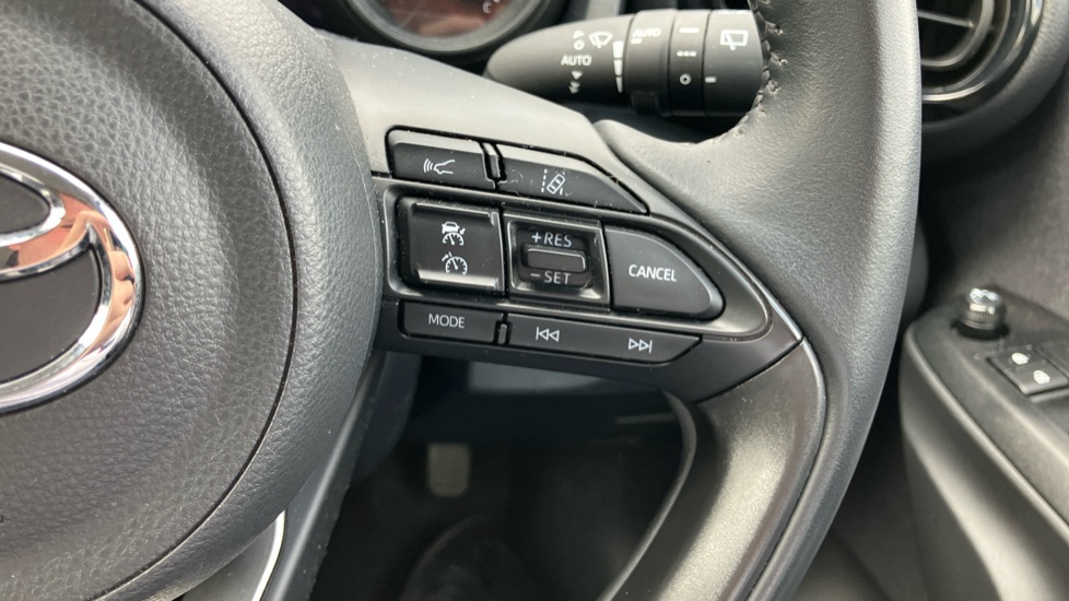 Toyota Yaris Cross 1.5 Hybrid Icon 5dr CVT Hybrid Estate - Image 32