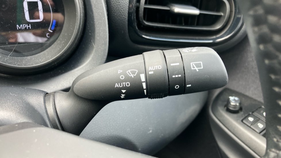 Toyota Yaris Cross 1.5 Hybrid Icon 5dr CVT Hybrid Estate - Image 36