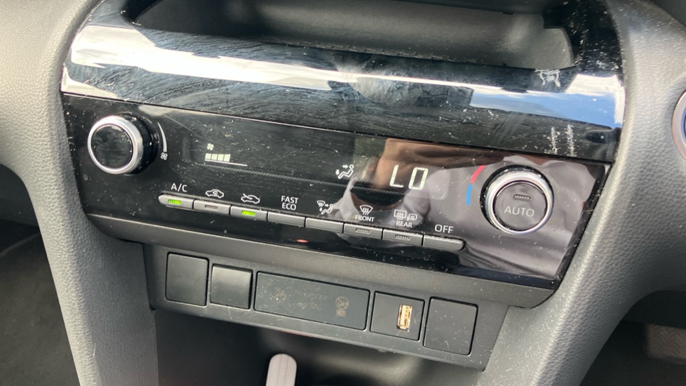 Toyota Yaris Cross 1.5 Hybrid Icon 5dr CVT Hybrid Estate - Image 37