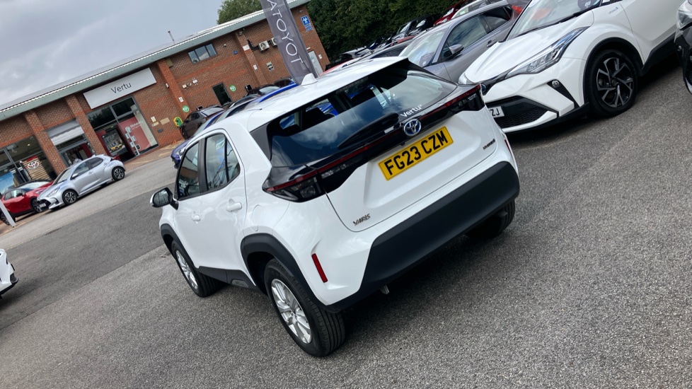 Toyota Yaris Cross 1.5 Hybrid Icon 5dr CVT Hybrid Estate - Image 52