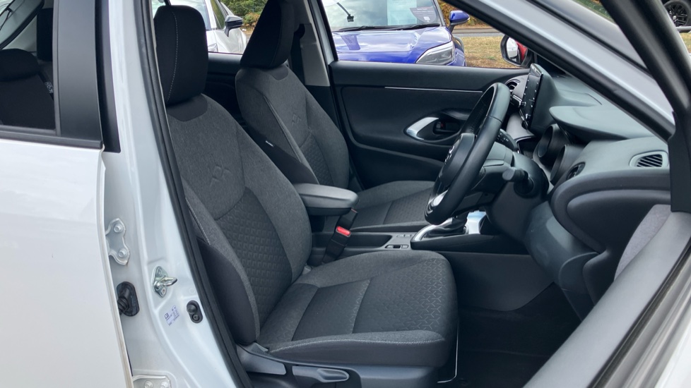 Toyota Yaris Cross 1.5 Hybrid Icon 5dr CVT Hybrid Estate - Image 61