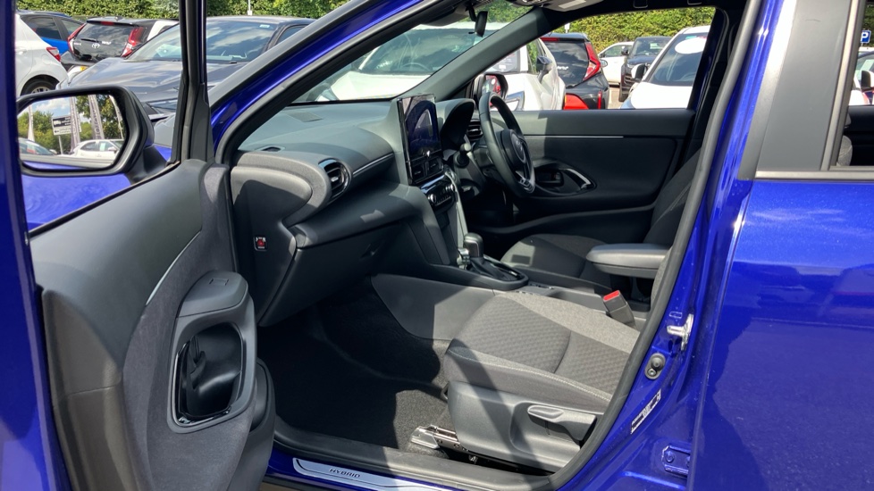 Toyota Yaris Cross 1.5 Hybrid Design 5dr CVT Hybrid Estate - Image 5