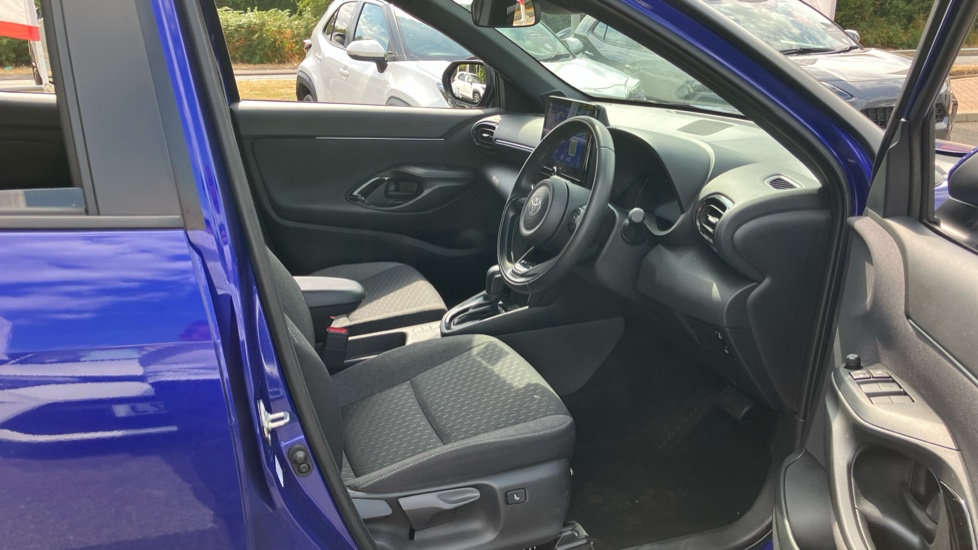 Toyota Yaris Cross 1.5 Hybrid Design 5dr CVT Hybrid Estate - Image 12