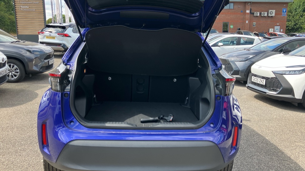 Toyota Yaris Cross 1.5 Hybrid Design 5dr CVT Hybrid Estate - Image 13