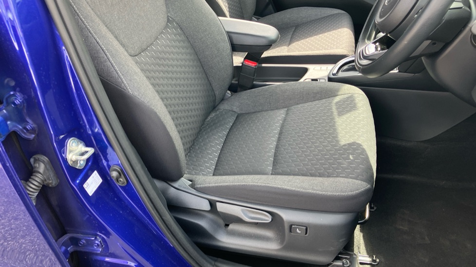 Toyota Yaris Cross 1.5 Hybrid Design 5dr CVT Hybrid Estate - Image 17