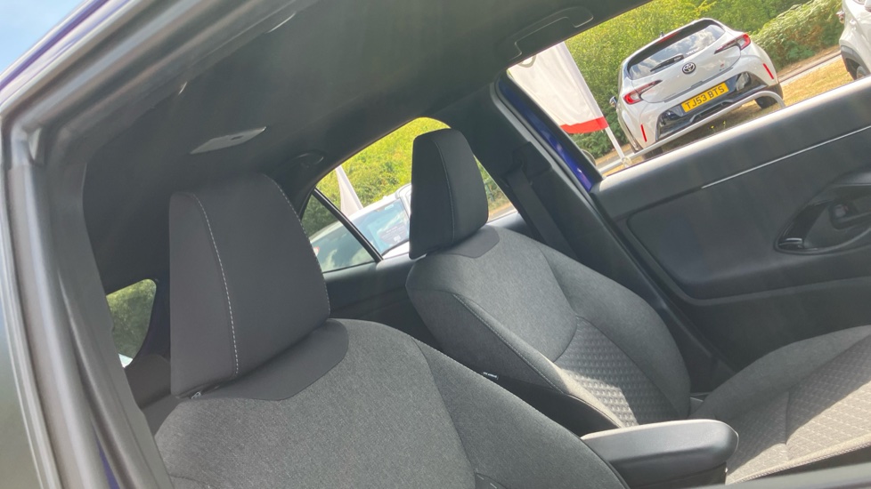 Toyota Yaris Cross 1.5 Hybrid Design 5dr CVT Hybrid Estate - Image 19