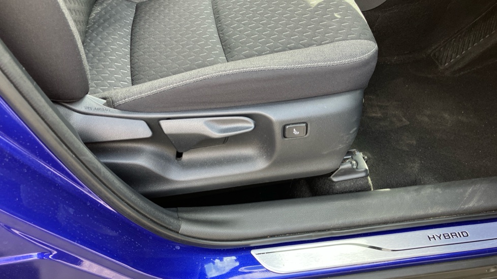 Toyota Yaris Cross 1.5 Hybrid Design 5dr CVT Hybrid Estate - Image 30