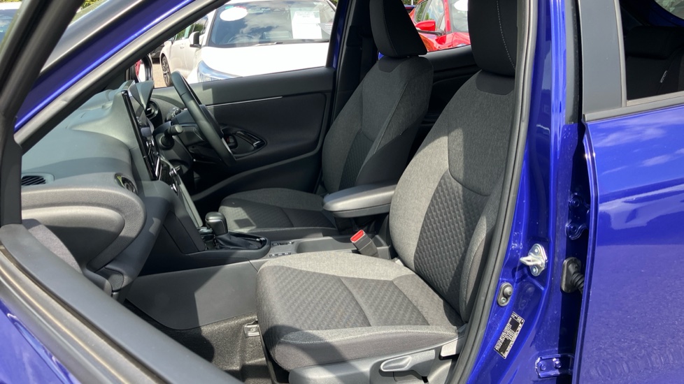Toyota Yaris Cross 1.5 Hybrid Design 5dr CVT Hybrid Estate - Image 64