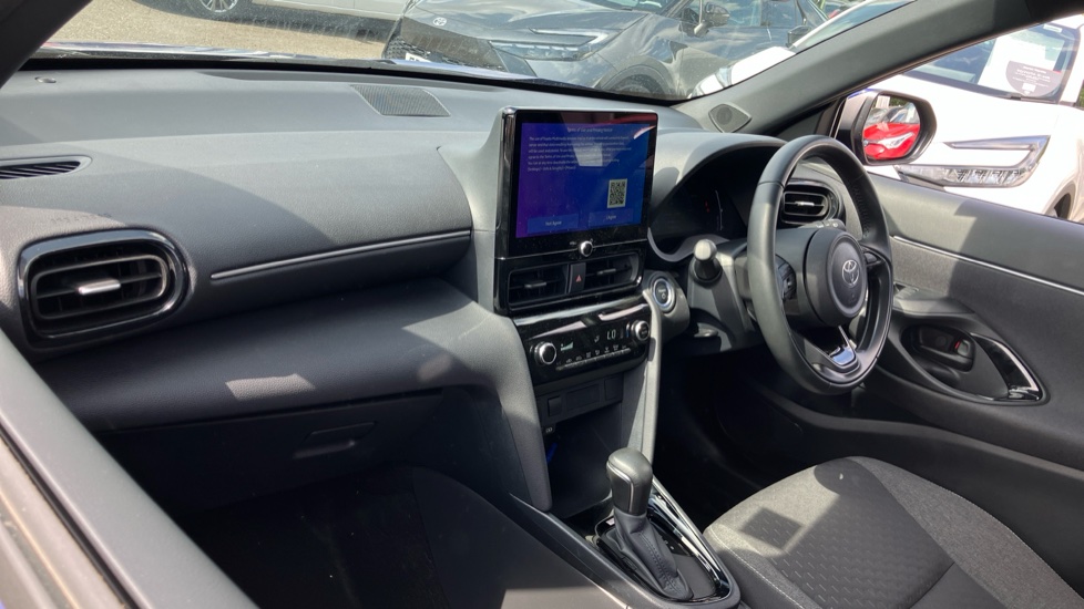 Toyota Yaris Cross 1.5 Hybrid Design 5dr CVT Hybrid Estate - Image 65