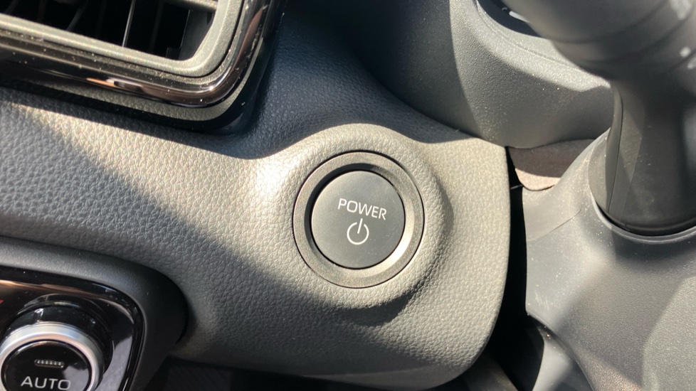 Toyota Yaris 1.5 Hybrid Excel 5dr CVT Hybrid Hatchback - Image 16