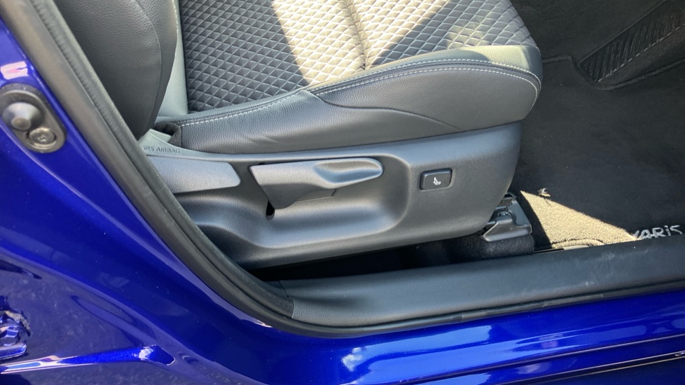 Toyota Yaris 1.5 Hybrid Excel 5dr CVT Hybrid Hatchback - Image 30