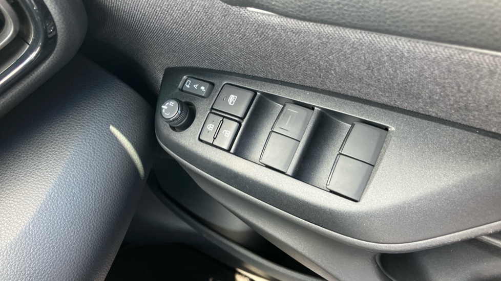Toyota Yaris 1.5 Hybrid Excel 5dr CVT Hybrid Hatchback - Image 33