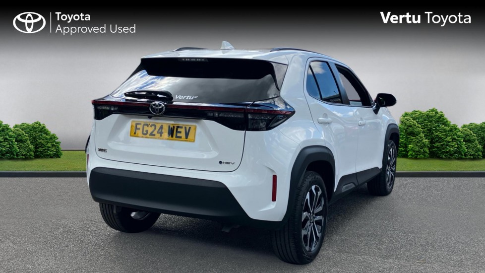 Toyota Yaris Cross 1.5 Hybrid Design 5dr CVT Hybrid Estate - Image 2