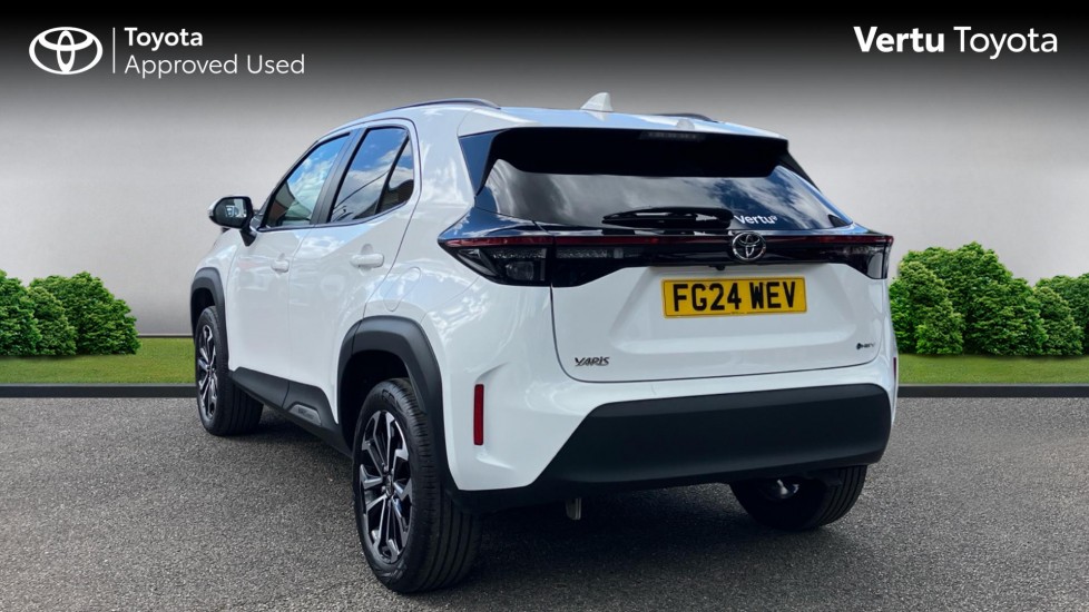 Toyota Yaris Cross 1.5 Hybrid Design 5dr CVT Hybrid Estate - Image 4