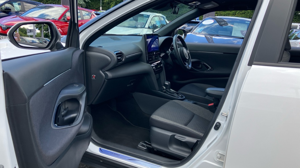 Toyota Yaris Cross 1.5 Hybrid Design 5dr CVT Hybrid Estate - Image 5