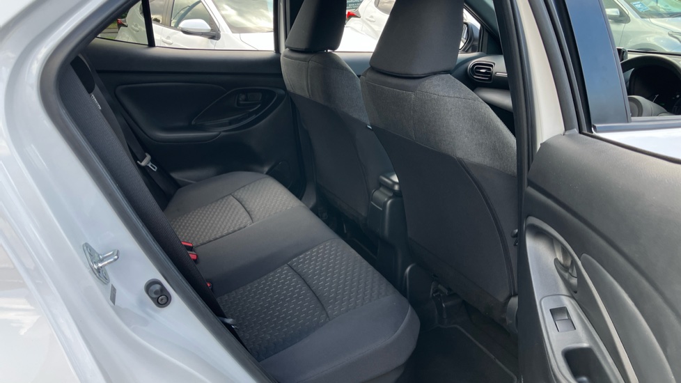 Toyota Yaris Cross 1.5 Hybrid Design 5dr CVT Hybrid Estate - Image 8