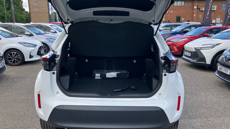 Toyota Yaris Cross 1.5 Hybrid Design 5dr CVT Hybrid Estate - Image 13