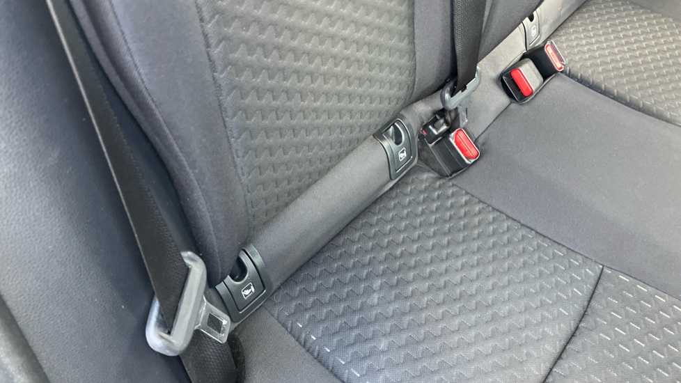Toyota Yaris Cross 1.5 Hybrid Design 5dr CVT Hybrid Estate - Image 14