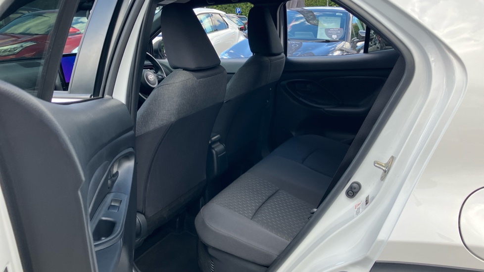 Toyota Yaris Cross 1.5 Hybrid Design 5dr CVT Hybrid Estate - Image 15