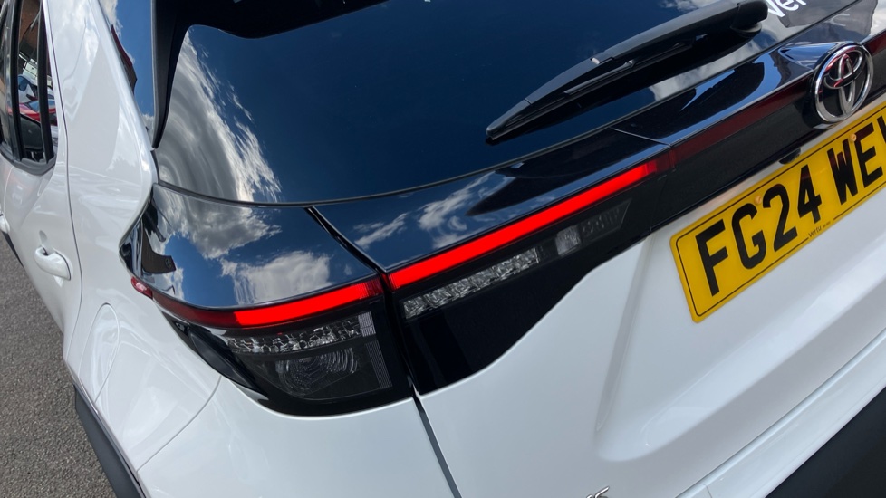 Toyota Yaris Cross 1.5 Hybrid Design 5dr CVT Hybrid Estate - Image 21