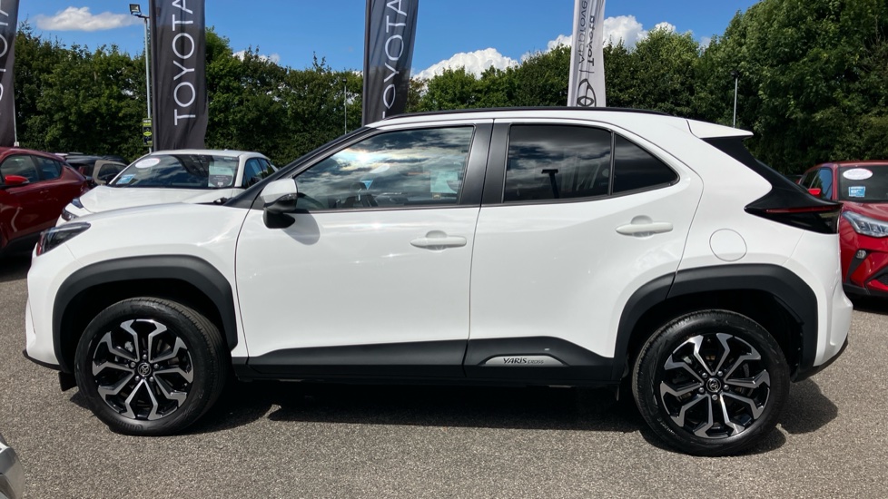 Toyota Yaris Cross 1.5 Hybrid Design 5dr CVT Hybrid Estate - Image 24