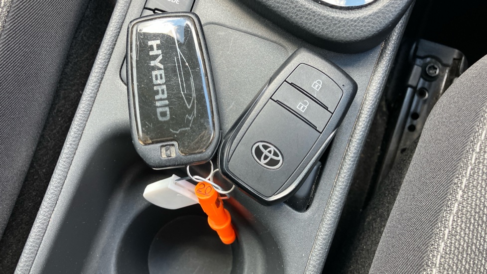 Toyota Yaris Cross 1.5 Hybrid Design 5dr CVT Hybrid Estate - Image 28