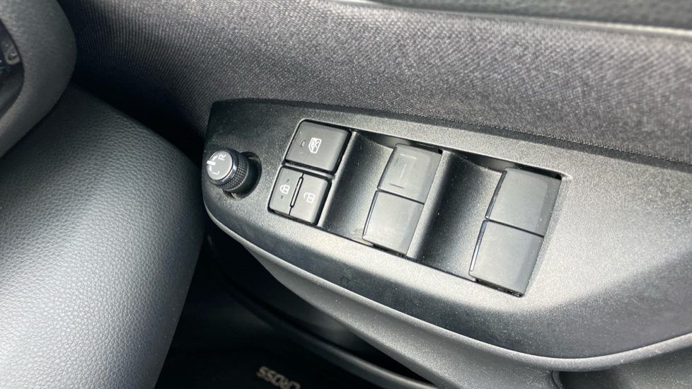 Toyota Yaris Cross 1.5 Hybrid Design 5dr CVT Hybrid Estate - Image 33