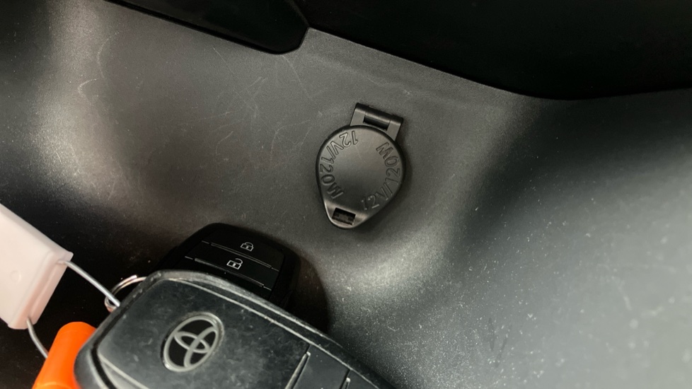 Toyota Yaris Cross 1.5 Hybrid Design 5dr CVT Hybrid Estate - Image 39