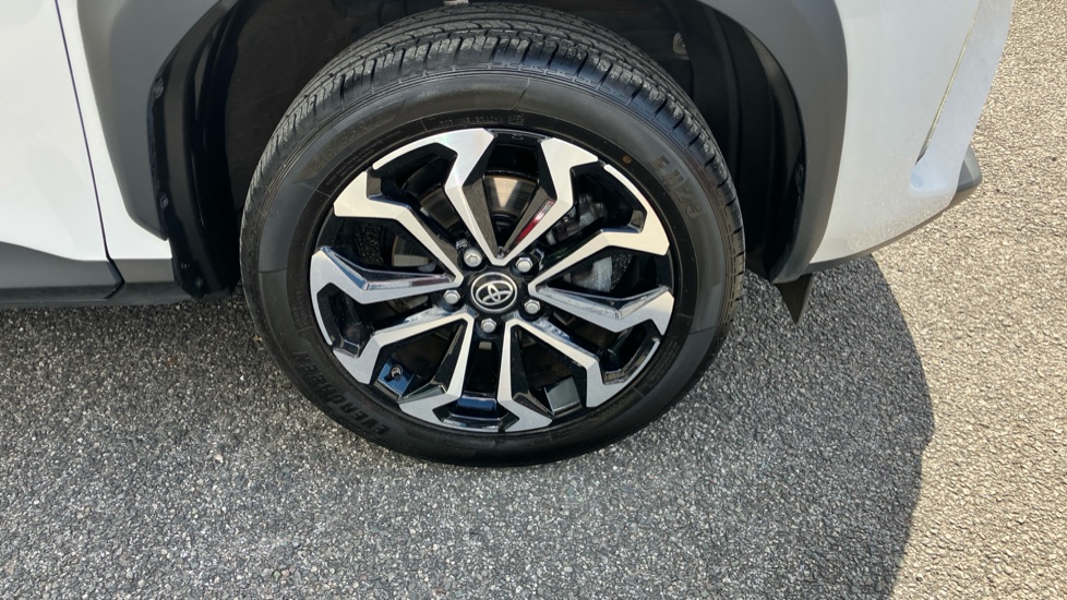 Toyota Yaris Cross 1.5 Hybrid Design 5dr CVT Hybrid Estate - Image 54
