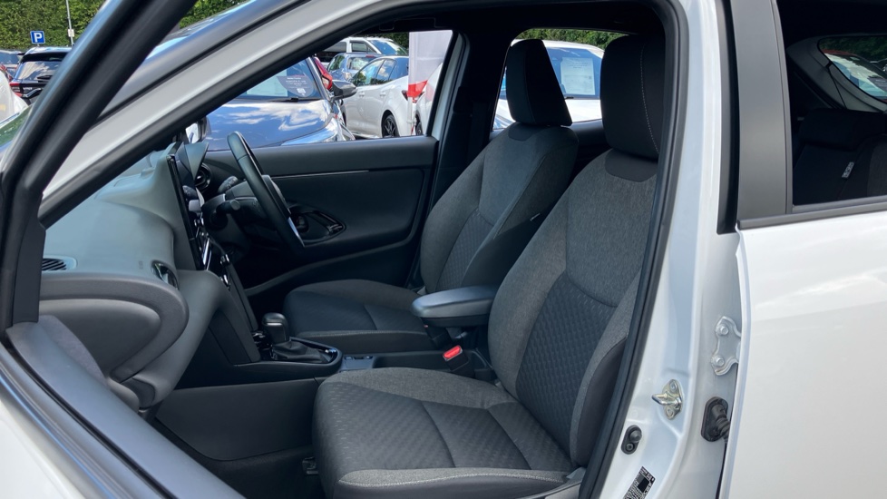 Toyota Yaris Cross 1.5 Hybrid Design 5dr CVT Hybrid Estate - Image 65
