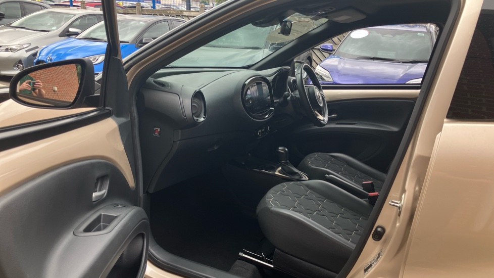 Toyota Aygo X 1.0 VVT-i Exclusive 5dr Auto Petrol Hatchback - Image 5