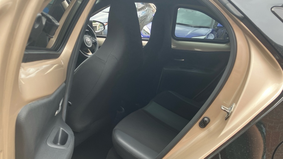 Toyota Aygo X 1.0 VVT-i Exclusive 5dr Auto Petrol Hatchback - Image 15