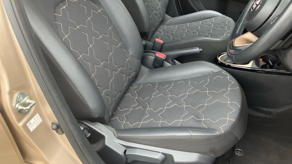 Toyota Aygo X 1.0 VVT-i Exclusive 5dr Auto Petrol Hatchback - Image 17