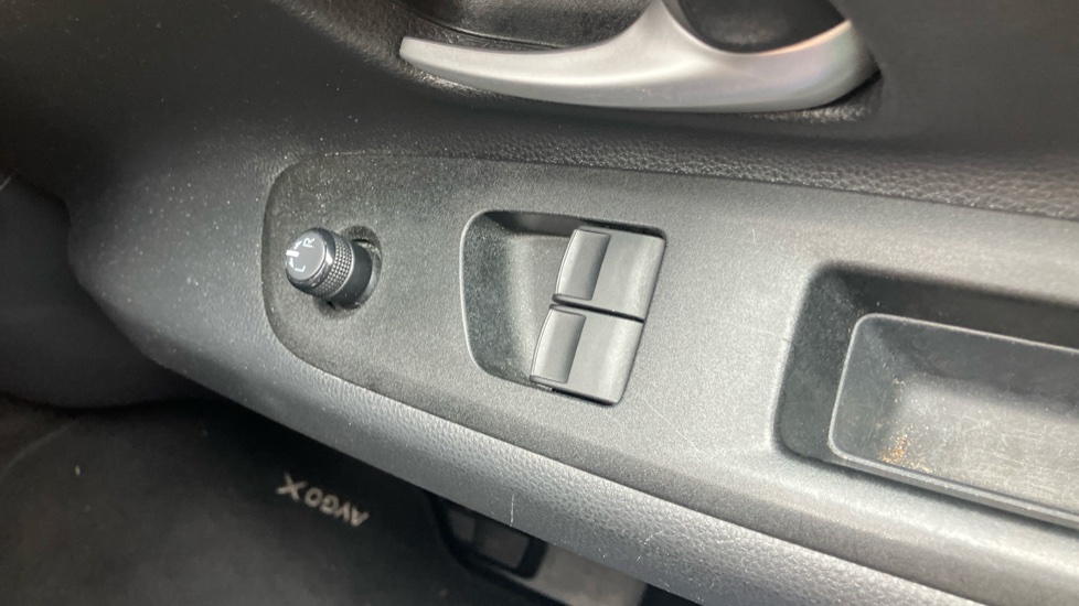 Toyota Aygo X 1.0 VVT-i Exclusive 5dr Auto Petrol Hatchback - Image 33