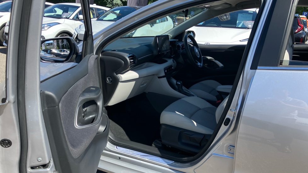 Toyota Yaris 1.5 Hybrid Excel 5dr CVT Hybrid Hatchback - Image 5