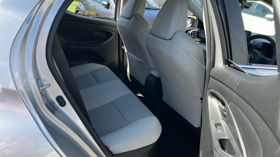 Toyota Yaris 1.5 Hybrid Excel 5dr CVT Hybrid Hatchback - Image 8